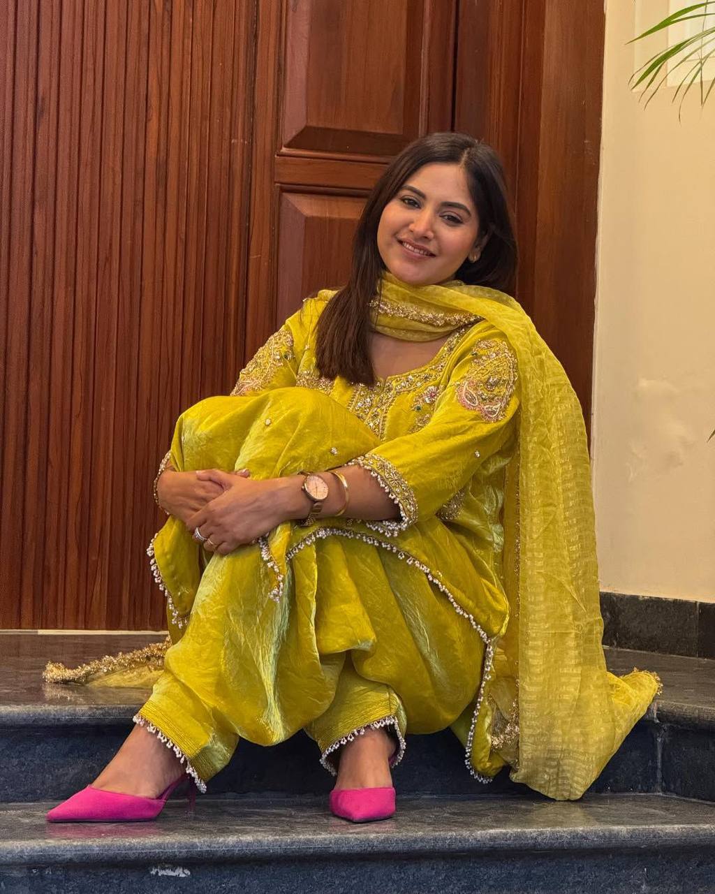 पार्टी वियर लुक खूबसूरत टॉप-बॉटम और दुपट्टा