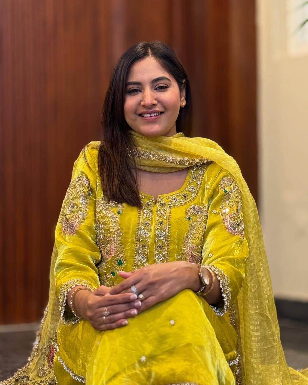 पार्टी वियर लुक खूबसूरत टॉप-बॉटम और दुपट्टा