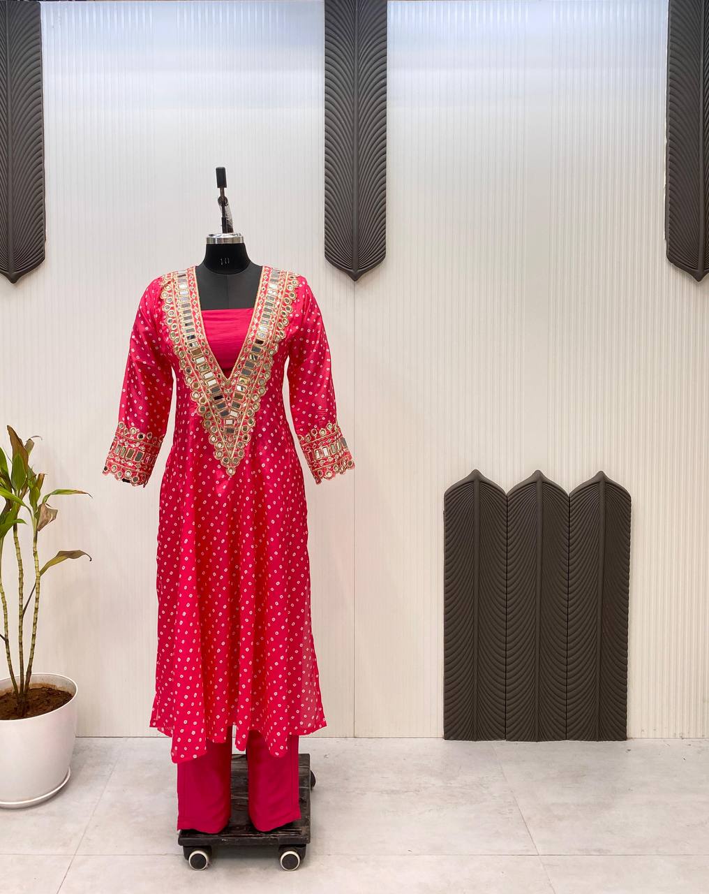 पार्टी वियर डिज़ाइनर टॉप-बॉटम और दुपट्टा