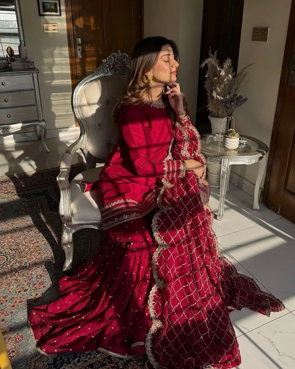 पार्टी वियर लुक टॉप-बॉटम और दुपट्टा थ्रेड विद सीक्वेंस