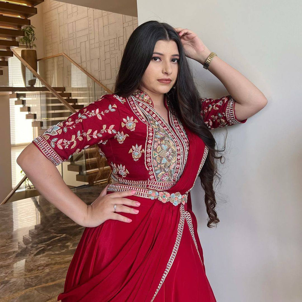 पार्टी वियर लुक मोती वर्क वाली लहंगा साड़ी