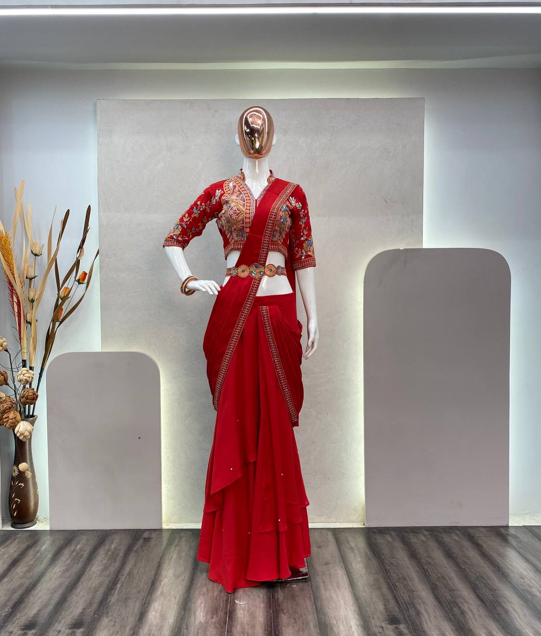 पार्टी वियर लुक मोती वर्क वाली लहंगा साड़ी