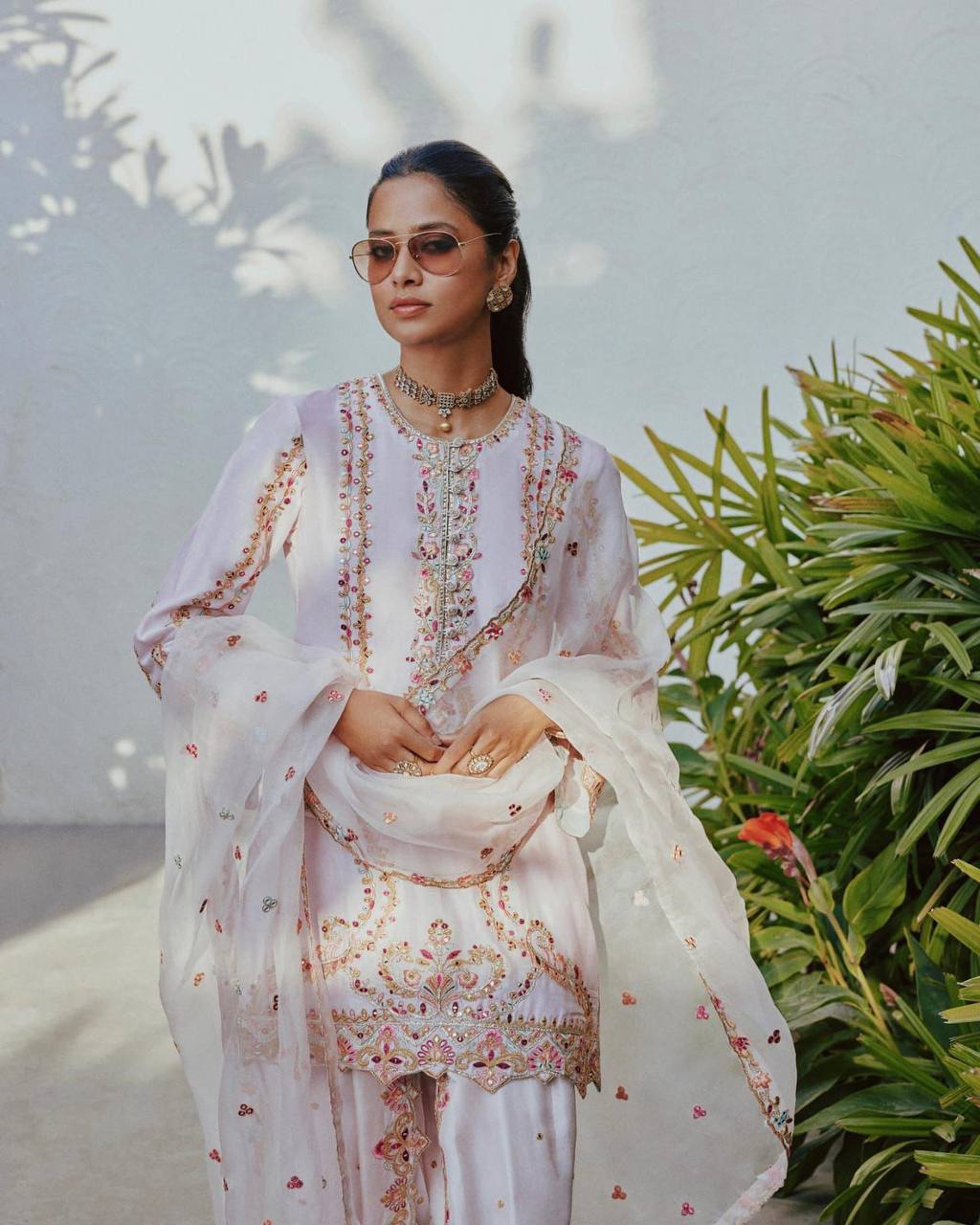 पार्टी वियर लुक डिज़ाइनर टॉप और बॉटम दुपट्टे के साथ