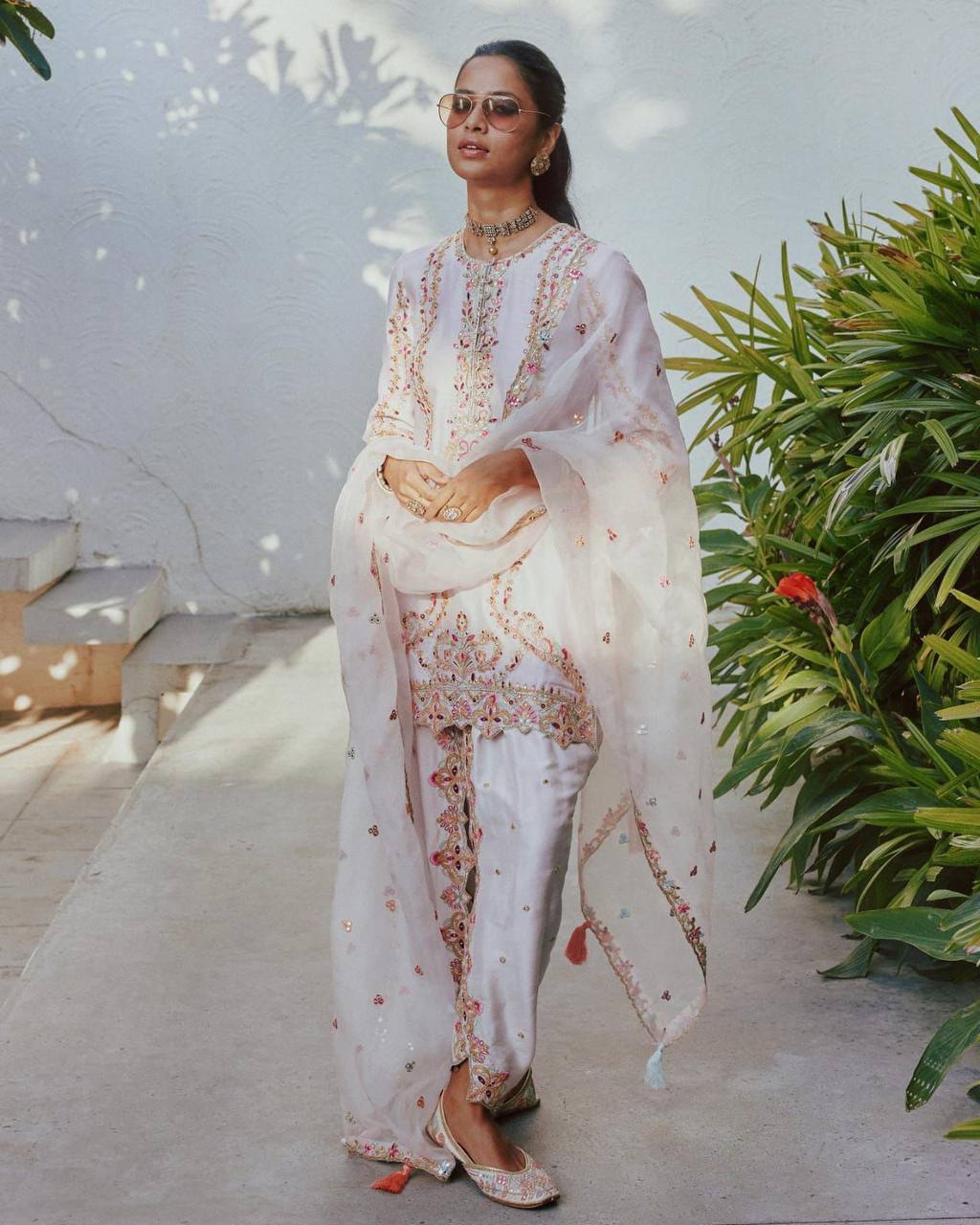 पार्टी वियर लुक डिज़ाइनर टॉप और बॉटम दुपट्टे के साथ