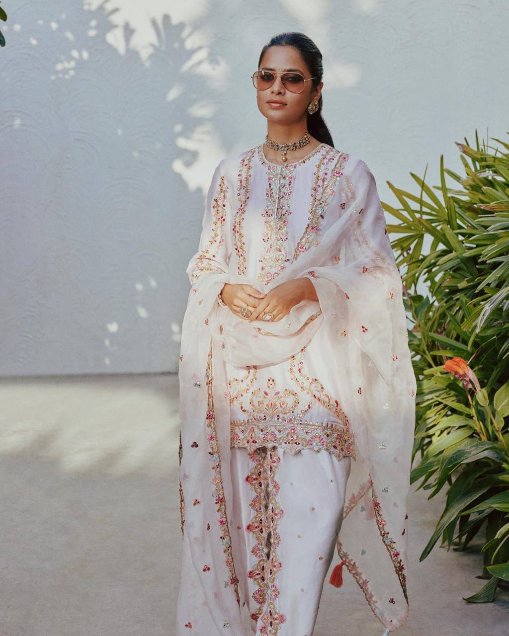 पार्टी वियर लुक डिज़ाइनर टॉप और बॉटम दुपट्टे के साथ