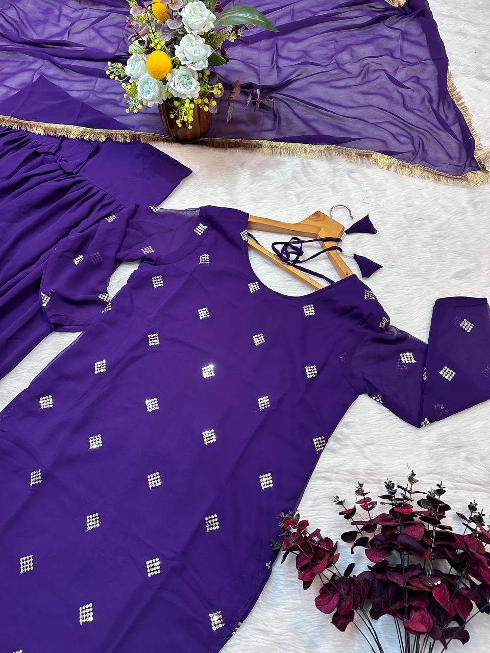 पार्टी वियर सुंदर टॉप, बॉटम और दुपट्टा