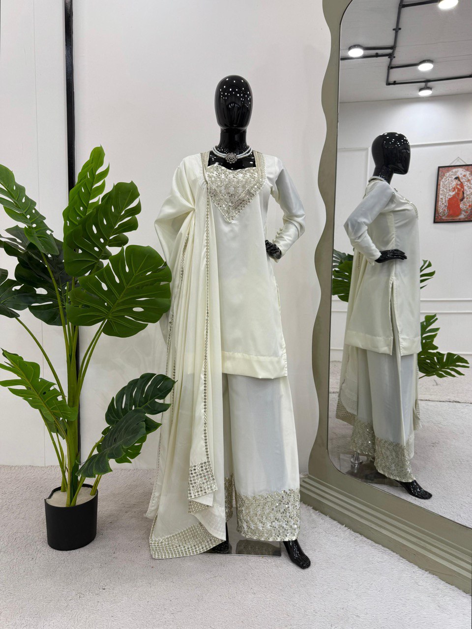 धागे और सीक्वेंस वर्क के साथ डिज़ाइनर टॉप-बॉटम और दुपट्टा