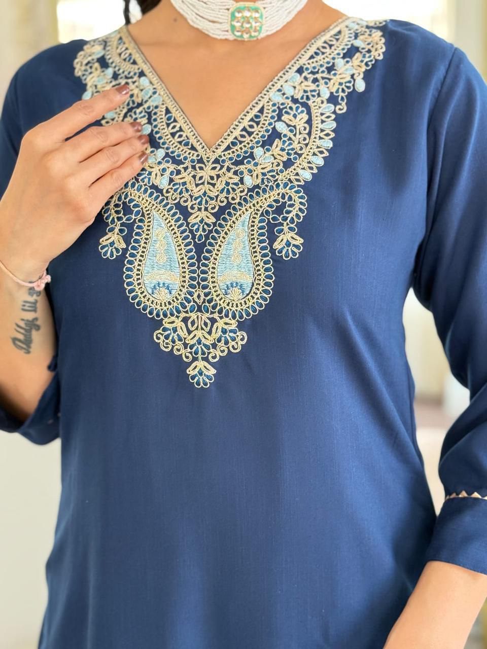 पार्टी वियर लुक: दुपट्टे के साथ टॉप और बॉटम में खूबसूरत दिखें