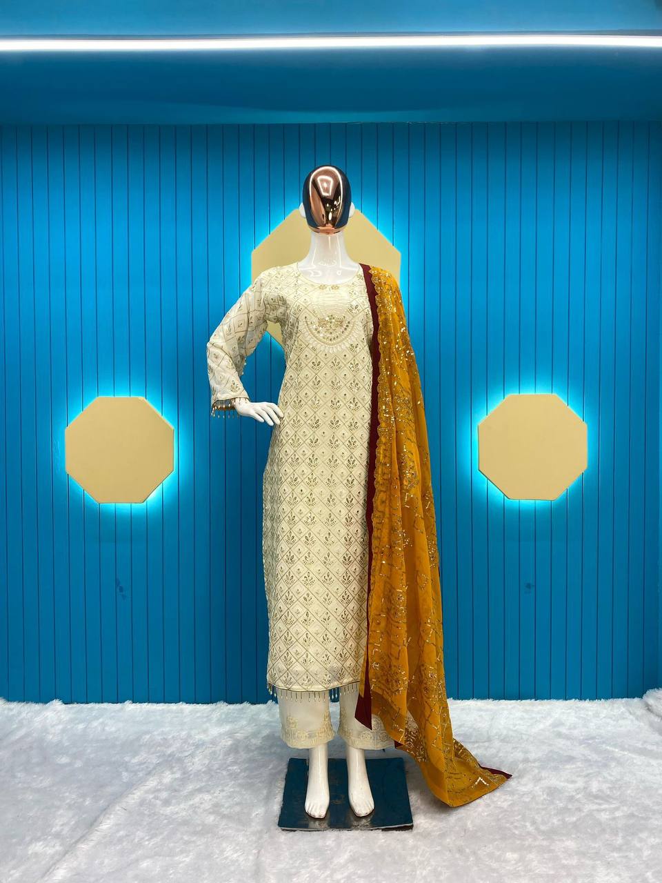 पार्टी वियर डिज़ाइनर टॉप और बॉटम दुपट्टे के साथ