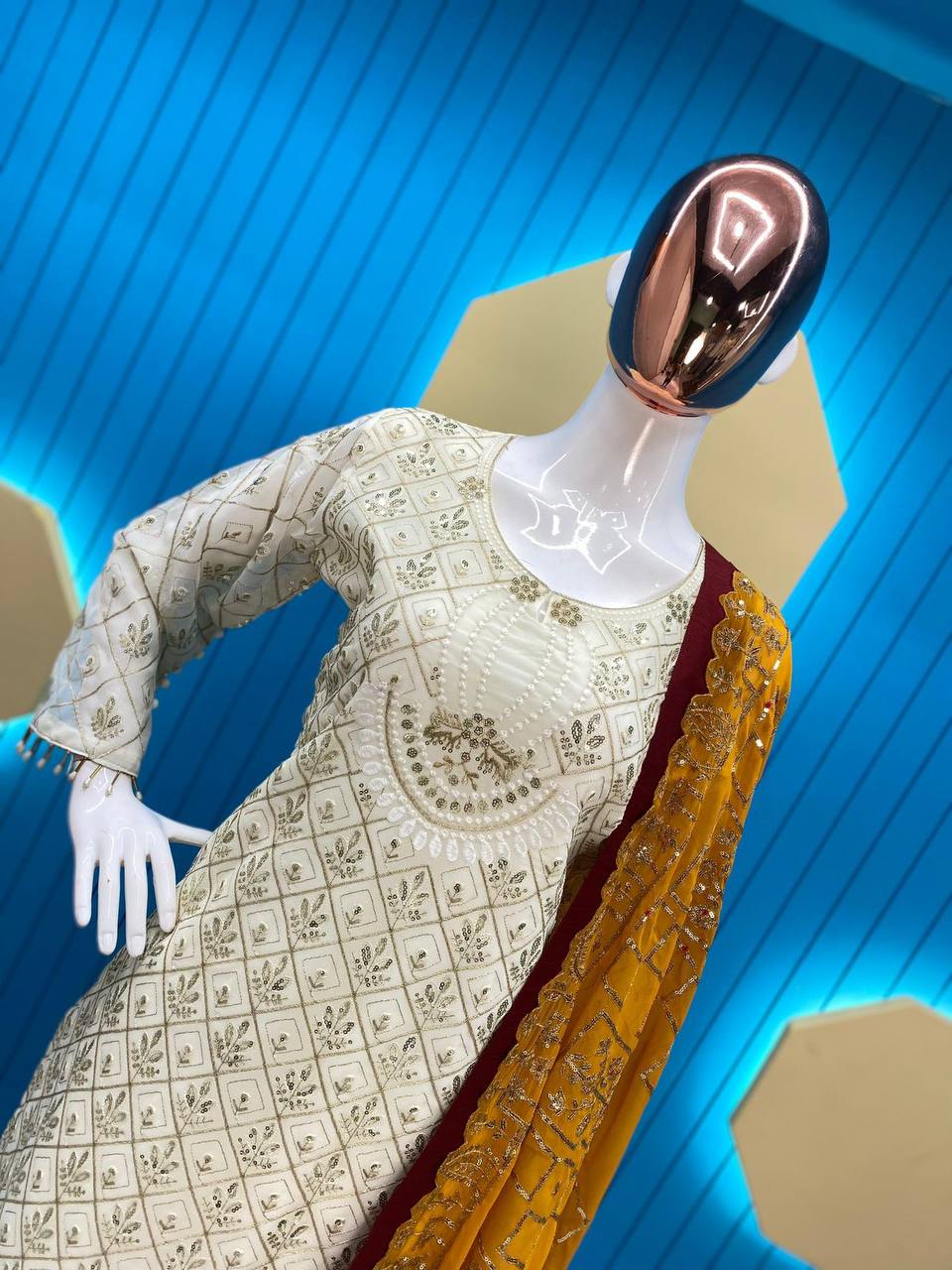 पार्टी वियर डिज़ाइनर टॉप और बॉटम दुपट्टे के साथ