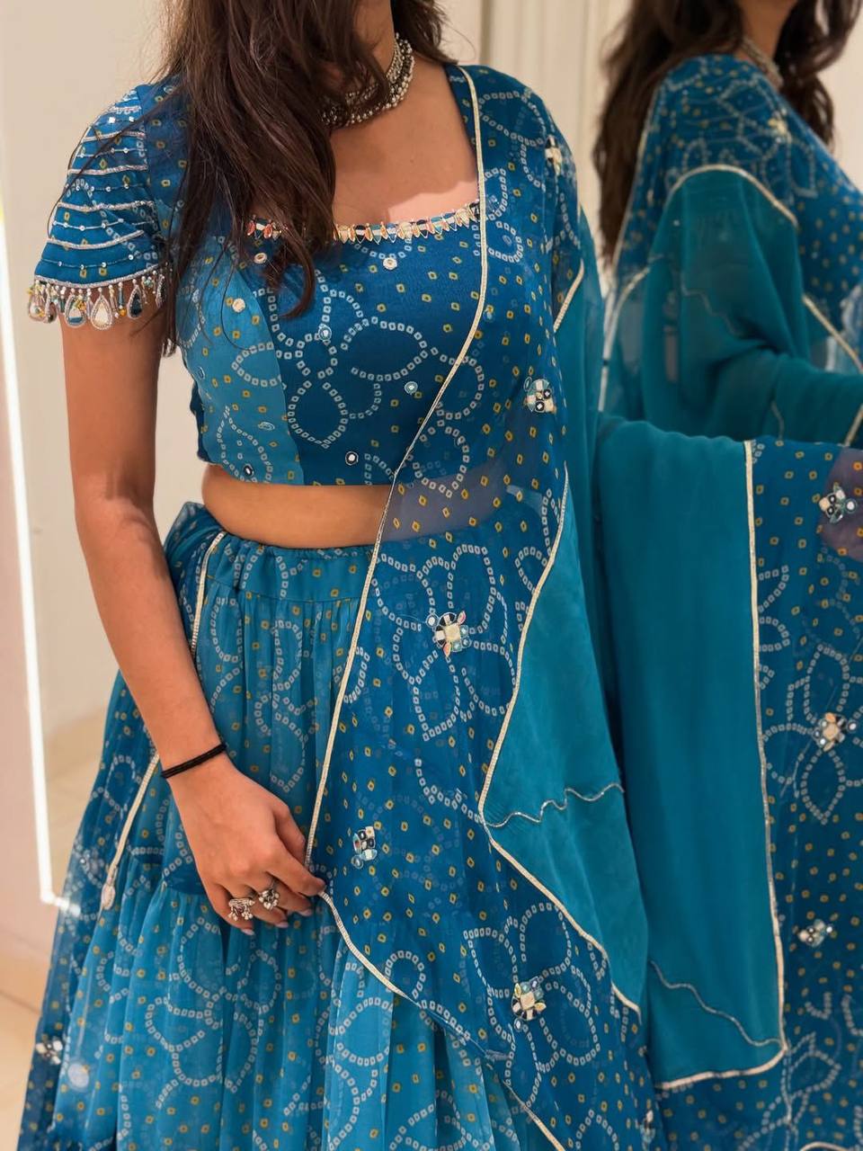 पार्टी वियर लुक खूबसूरत लहंगा चोली