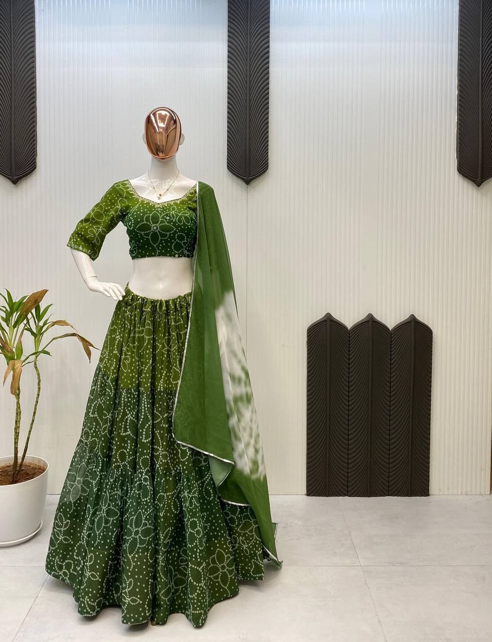 पार्टी वियर लुक खूबसूरत लहंगा चोली