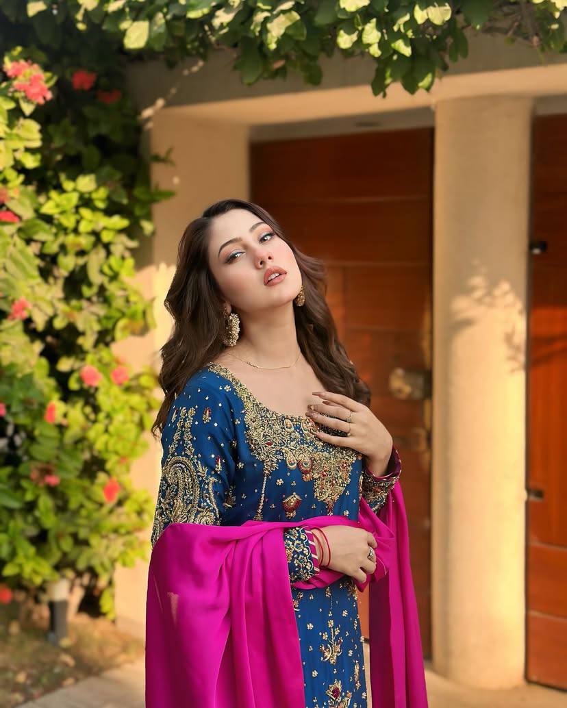 पार्टी वियर लुक डिज़ाइनर टॉप और बॉटम दुपट्टे के साथ