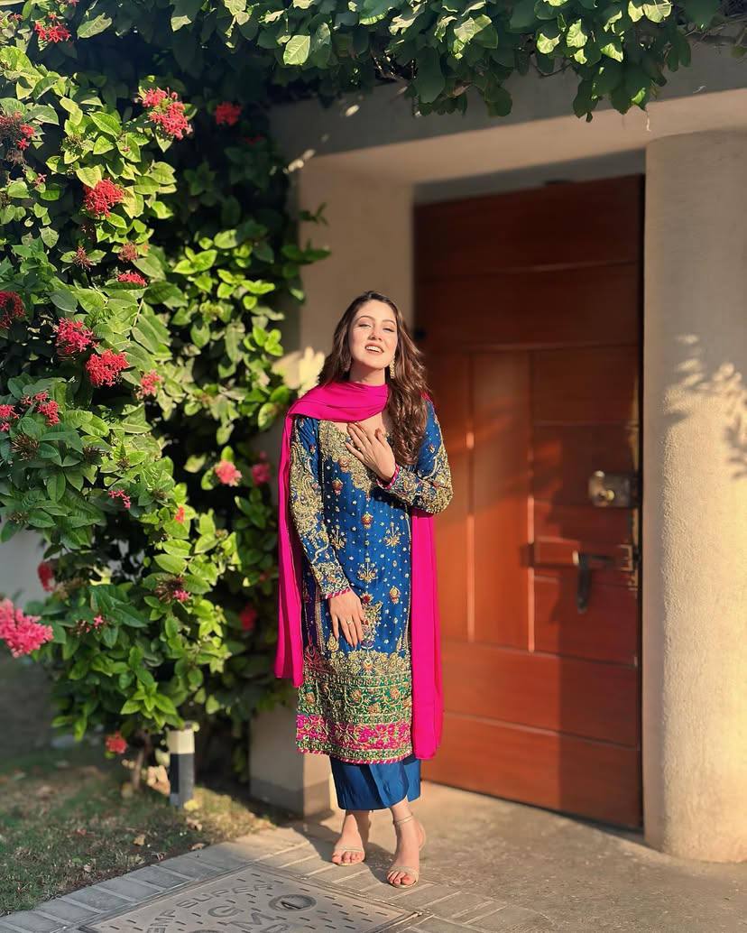 पार्टी वियर लुक डिज़ाइनर टॉप और बॉटम दुपट्टे के साथ