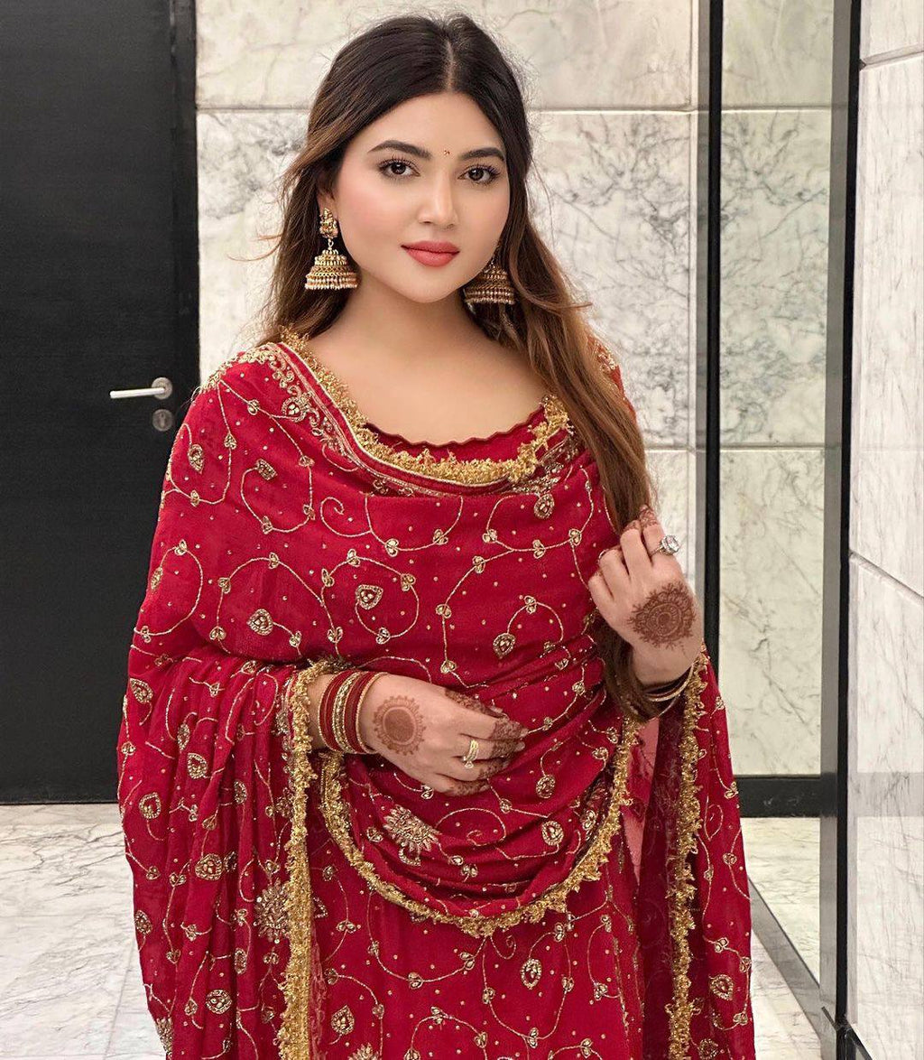 पार्टी वियर लुक: दुपट्टे के साथ टॉप और बॉटम में खूबसूरत दिखें