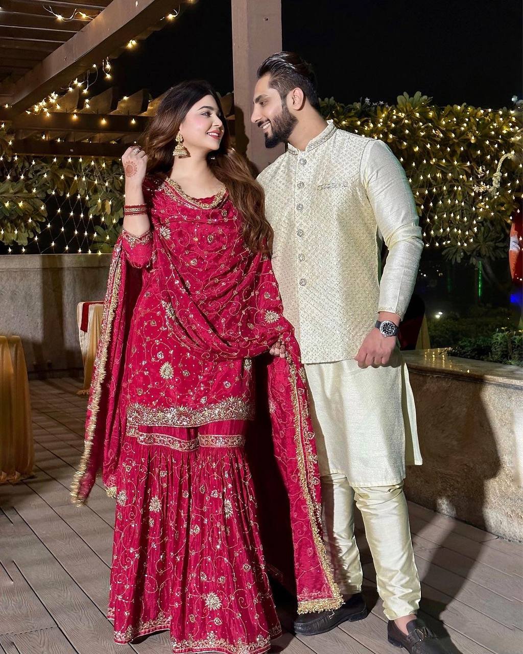 पार्टी वियर लुक: दुपट्टे के साथ टॉप और बॉटम में खूबसूरत दिखें