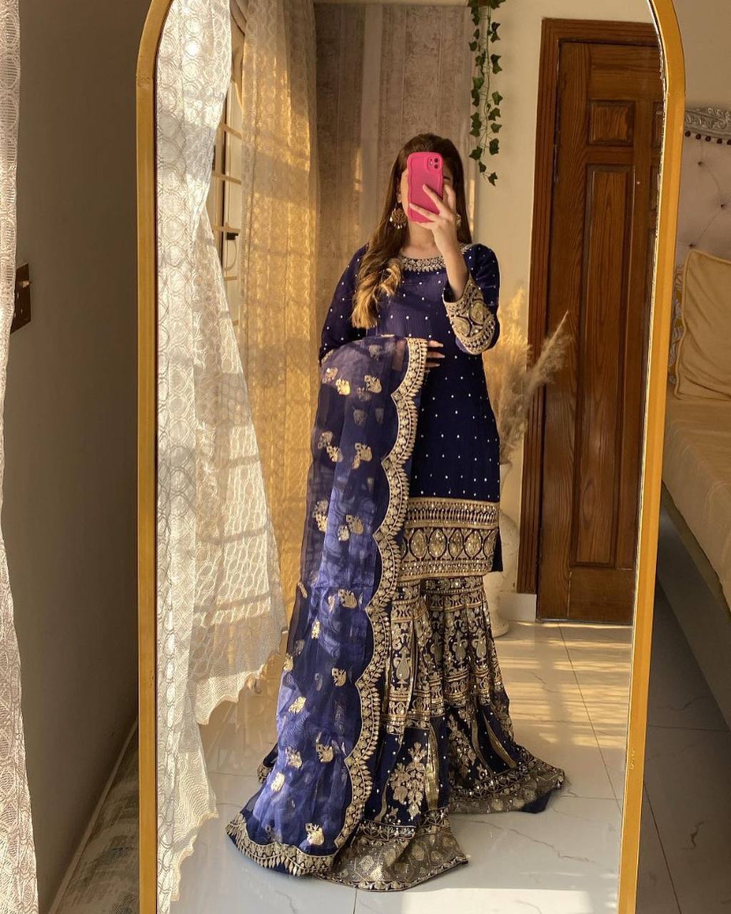 पार्टी वियर लुक डिज़ाइनर टॉप और बॉटम दुपट्टे के साथ