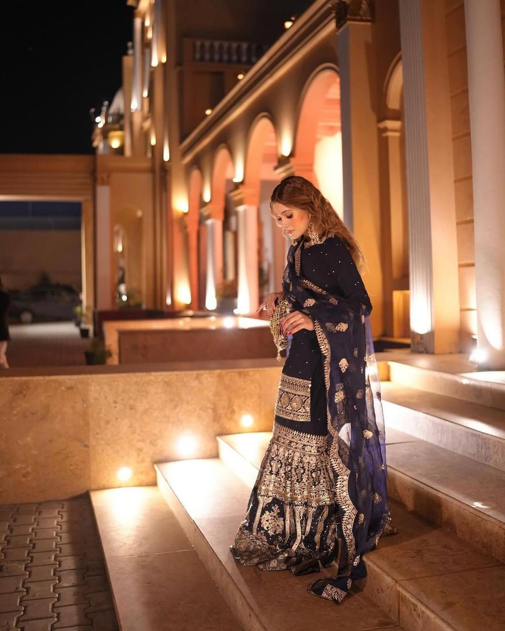 पार्टी वियर लुक डिज़ाइनर टॉप और बॉटम दुपट्टे के साथ