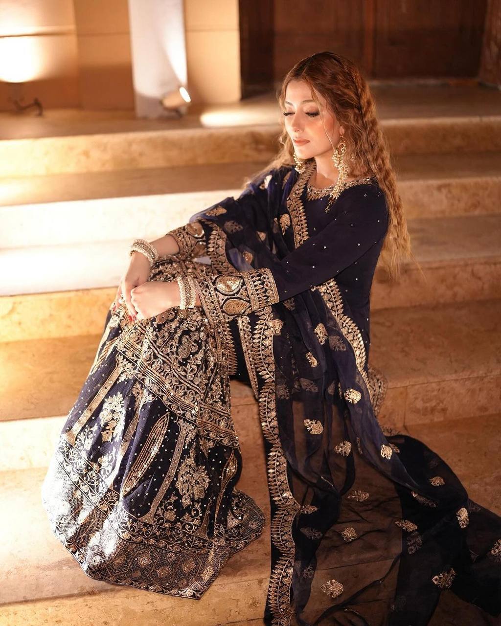 पार्टी वियर लुक डिज़ाइनर टॉप और बॉटम दुपट्टे के साथ