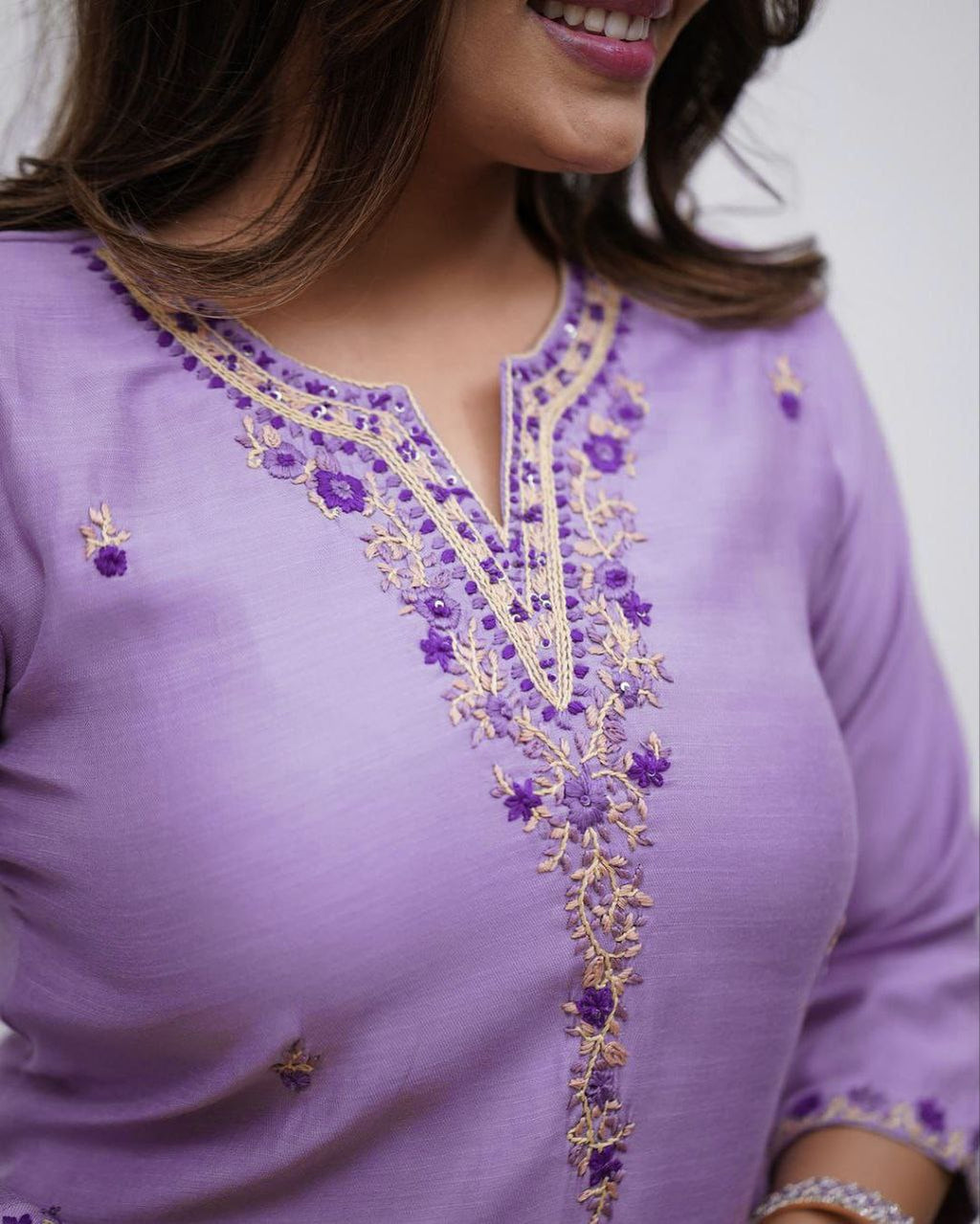 पार्टी वियर लुक: दुपट्टे के साथ टॉप और बॉटम में खूबसूरत दिखें