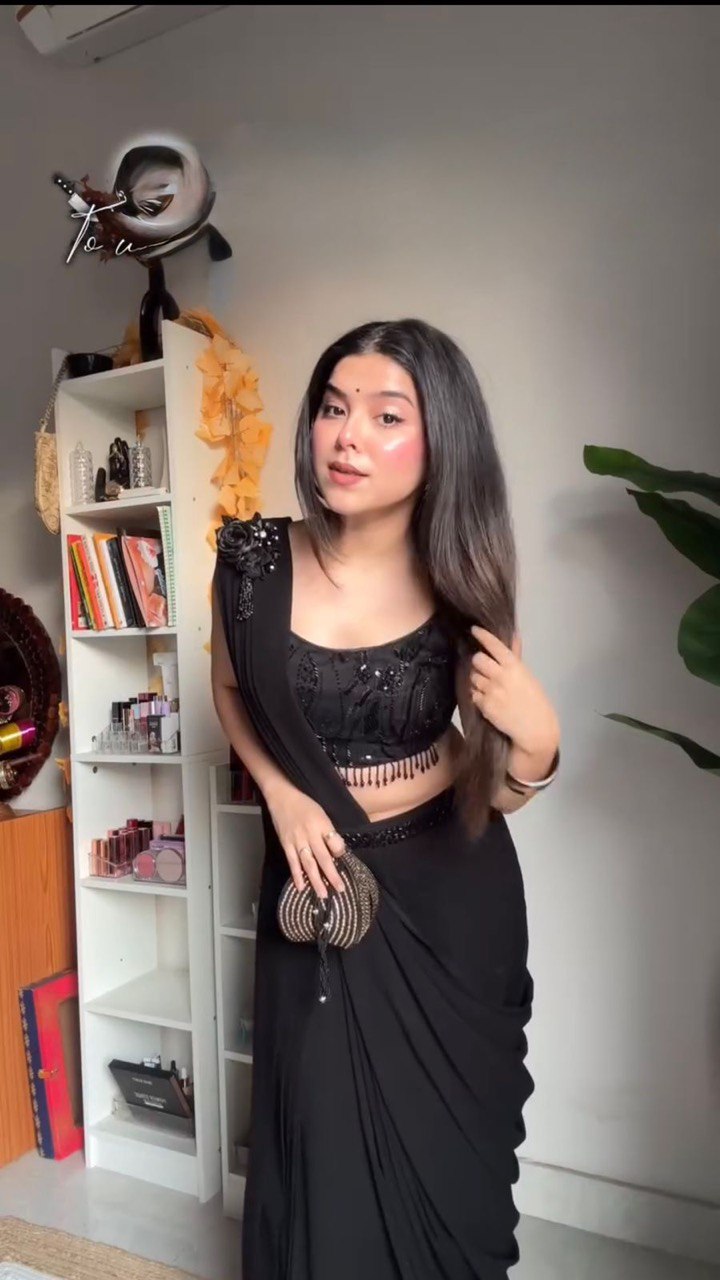 पार्टी वियर लुक खूबसूरत रेडी टू वियर धोती स्टाइल