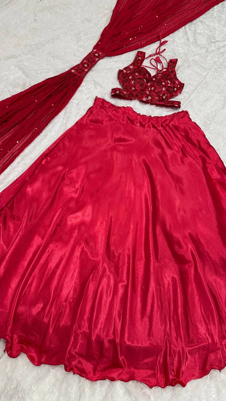 पार्टी वियर डिज़ाइनर लहंगा चोली खूबसूरत दुपट्टे के साथ