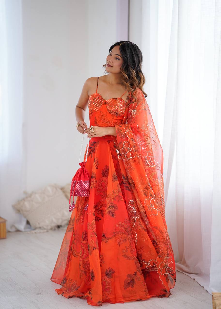 कढ़ाई सीक्वेंस वर्क के साथ पार्टी वियर लहंगा चोली