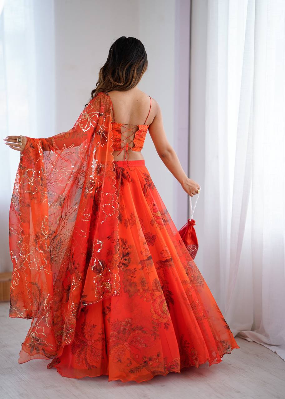 कढ़ाई सीक्वेंस वर्क के साथ पार्टी वियर लहंगा चोली