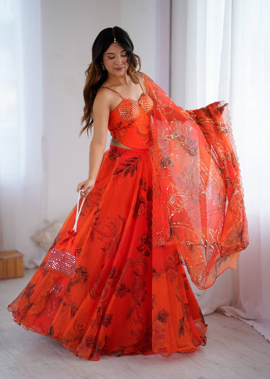 कढ़ाई सीक्वेंस वर्क के साथ पार्टी वियर लहंगा चोली