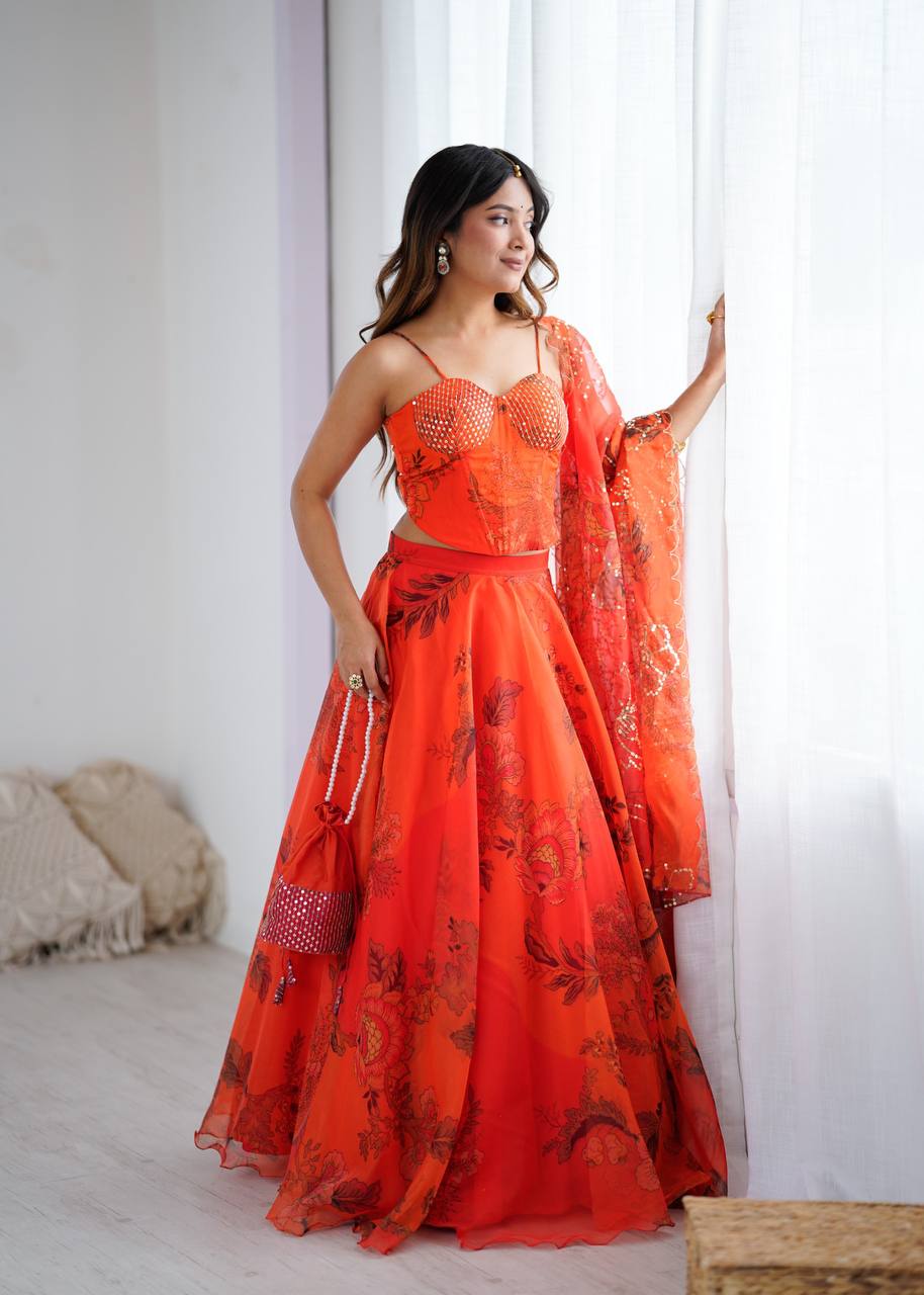 कढ़ाई सीक्वेंस वर्क के साथ पार्टी वियर लहंगा चोली