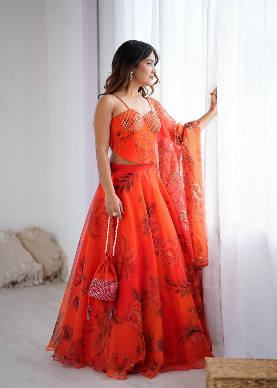 कढ़ाई सीक्वेंस वर्क के साथ पार्टी वियर लहंगा चोली