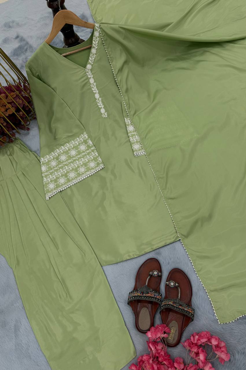 डिज़ाइनर पार्टी वियर लुक टॉप और बॉटम दुपट्टे के साथ