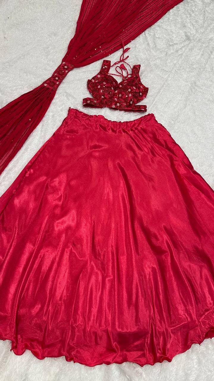 पार्टी वियर डिज़ाइनर लहंगा चोली खूबसूरत दुपट्टे के साथ