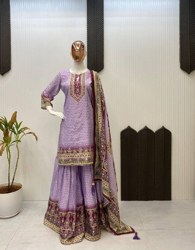 पार्टी वियर लुक: दुपट्टे के साथ टॉप और बॉटम में खूबसूरत दिखें