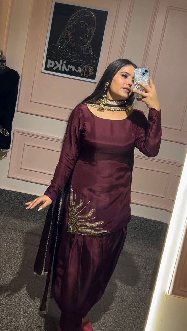 पार्टी वियर लुक: दुपट्टे के साथ टॉप और बॉटम में खूबसूरत दिखें