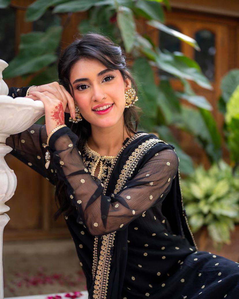 पार्टी वियर लुक डिज़ाइनर टॉप और बॉटम दुपट्टे के साथ