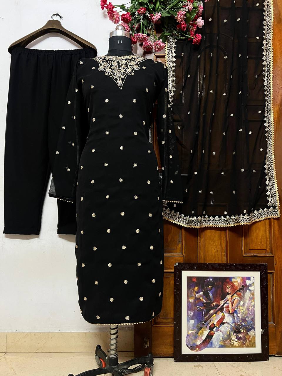 पार्टी वियर लुक डिज़ाइनर टॉप और बॉटम दुपट्टे के साथ