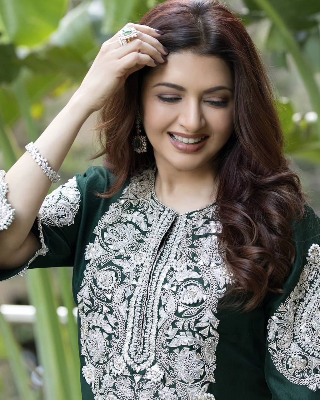 पार्टी वियर लुक: दुपट्टे के साथ टॉप और बॉटम में खूबसूरत दिखें