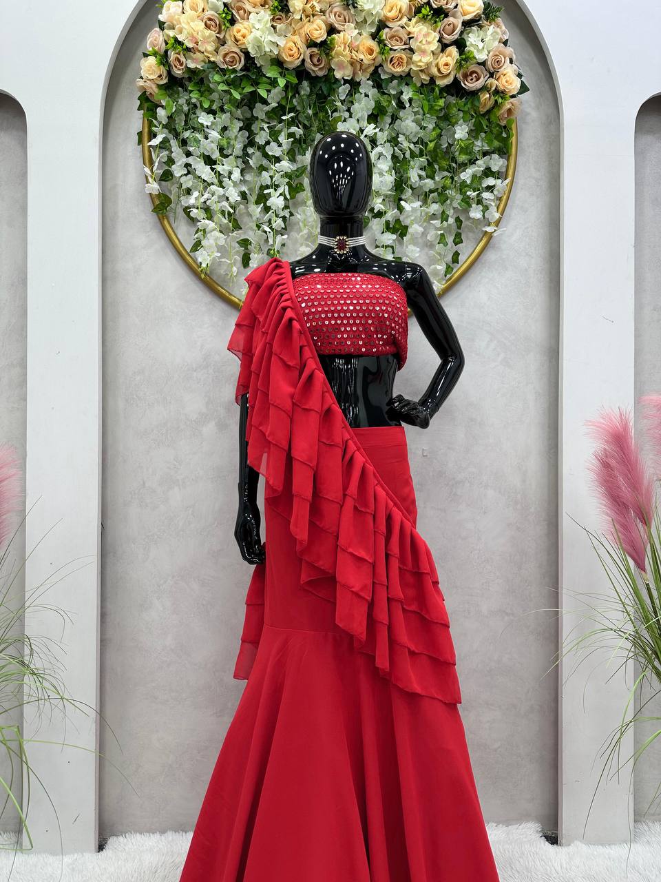 पार्टी वियर लुक के लिए खूबसूरत रेडी टू वियर लहंगा साड़ी