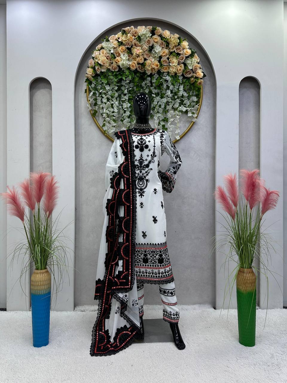 पार्टी वियर लुक खूबसूरत टॉप और पैंट दुपट्टे के साथ