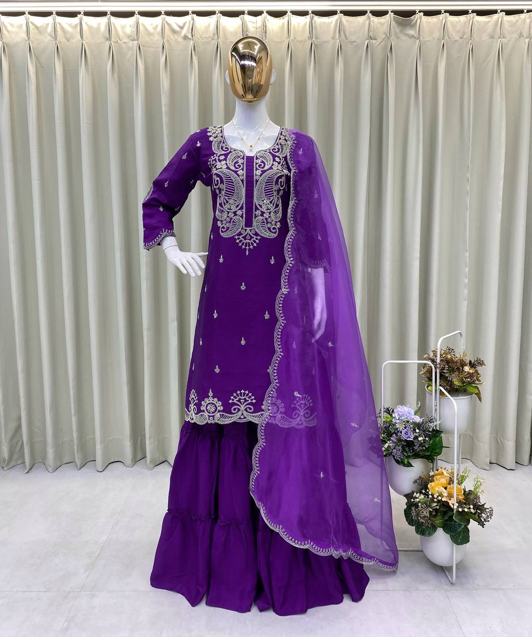 पार्टी वियर लुक: दुपट्टे के साथ टॉप और बॉटम में खूबसूरत दिखें