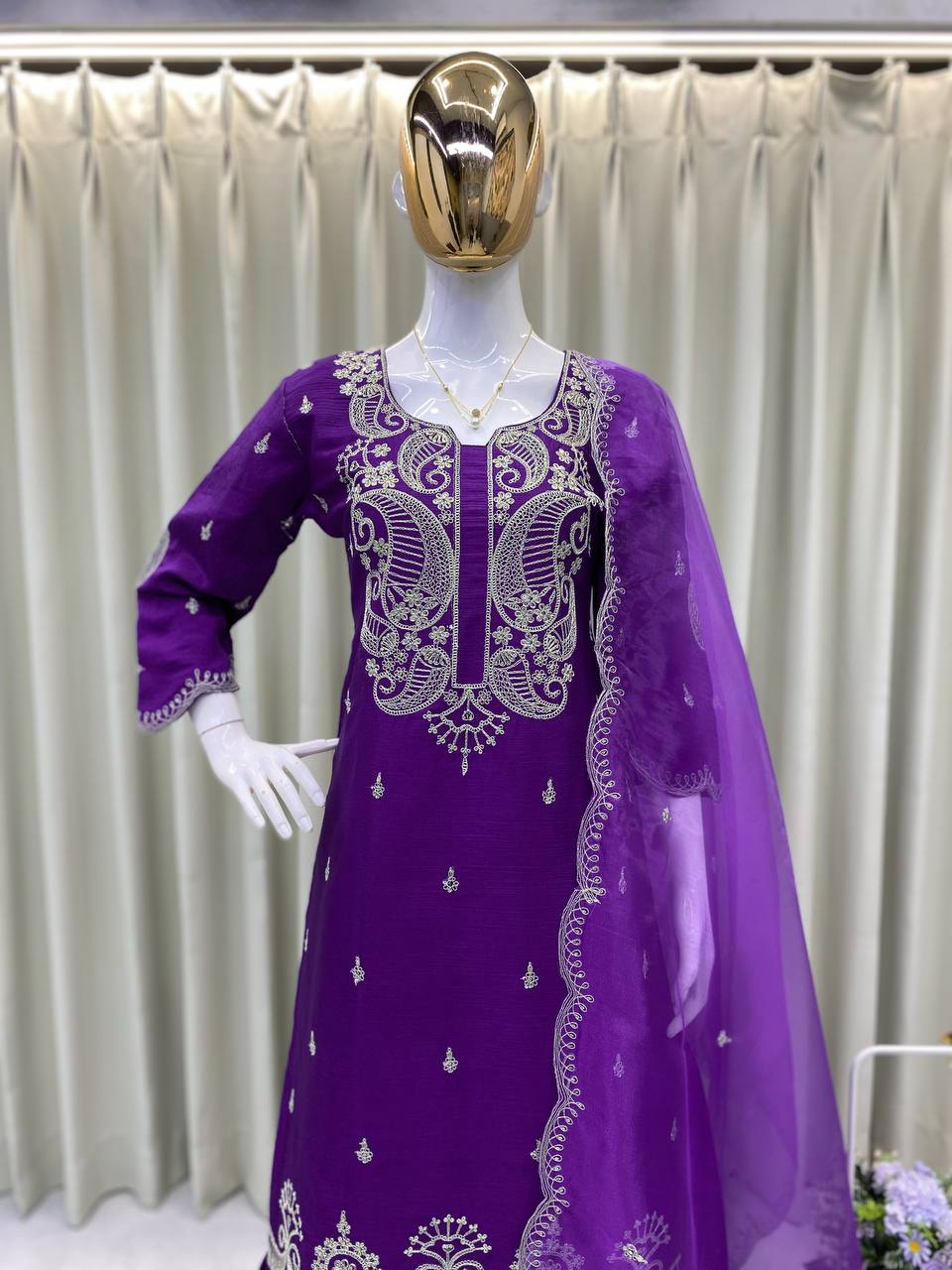 पार्टी वियर लुक: दुपट्टे के साथ टॉप और बॉटम में खूबसूरत दिखें