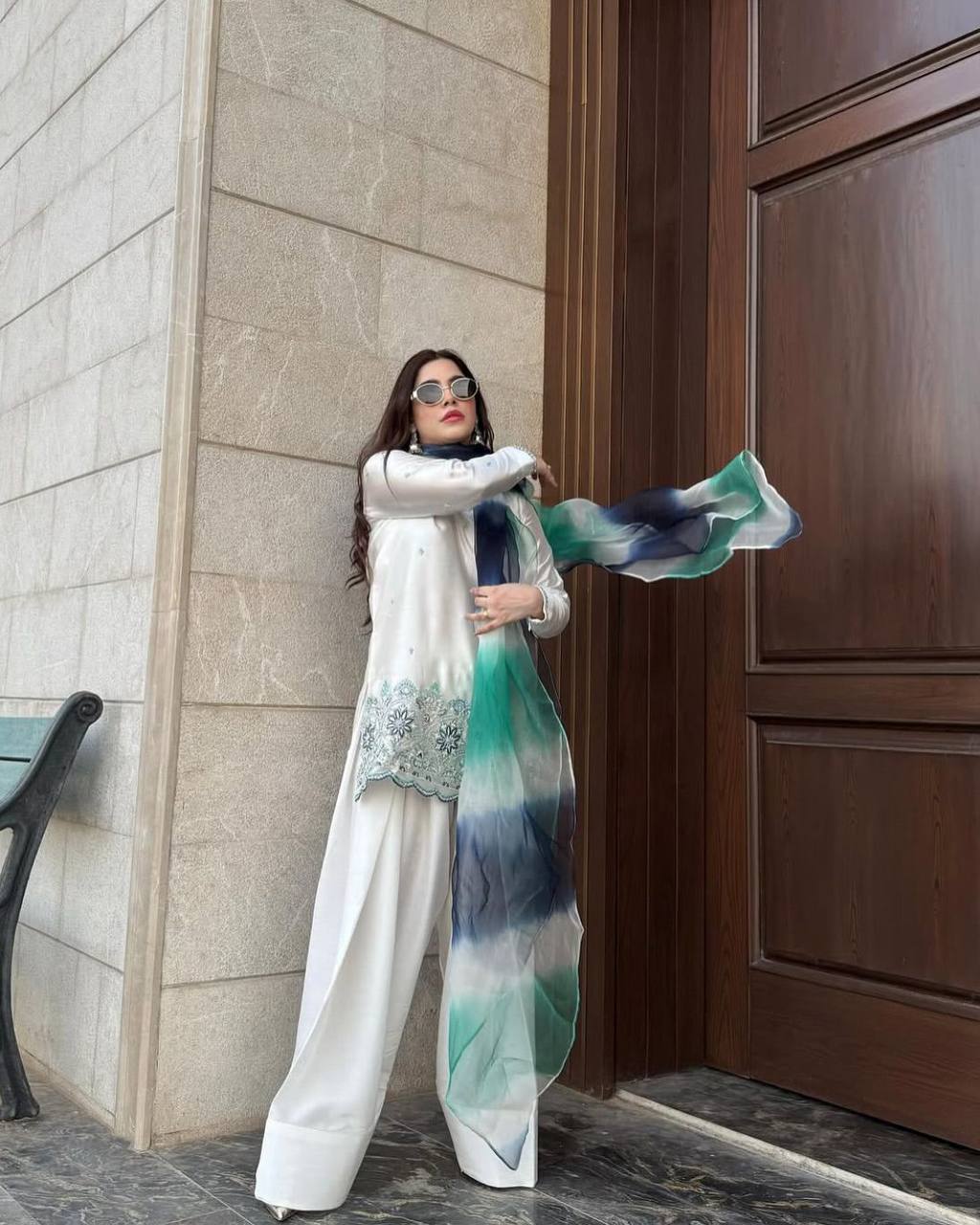 पार्टी वियर डिज़ाइनर टॉप और बॉटम दुपट्टे के साथ