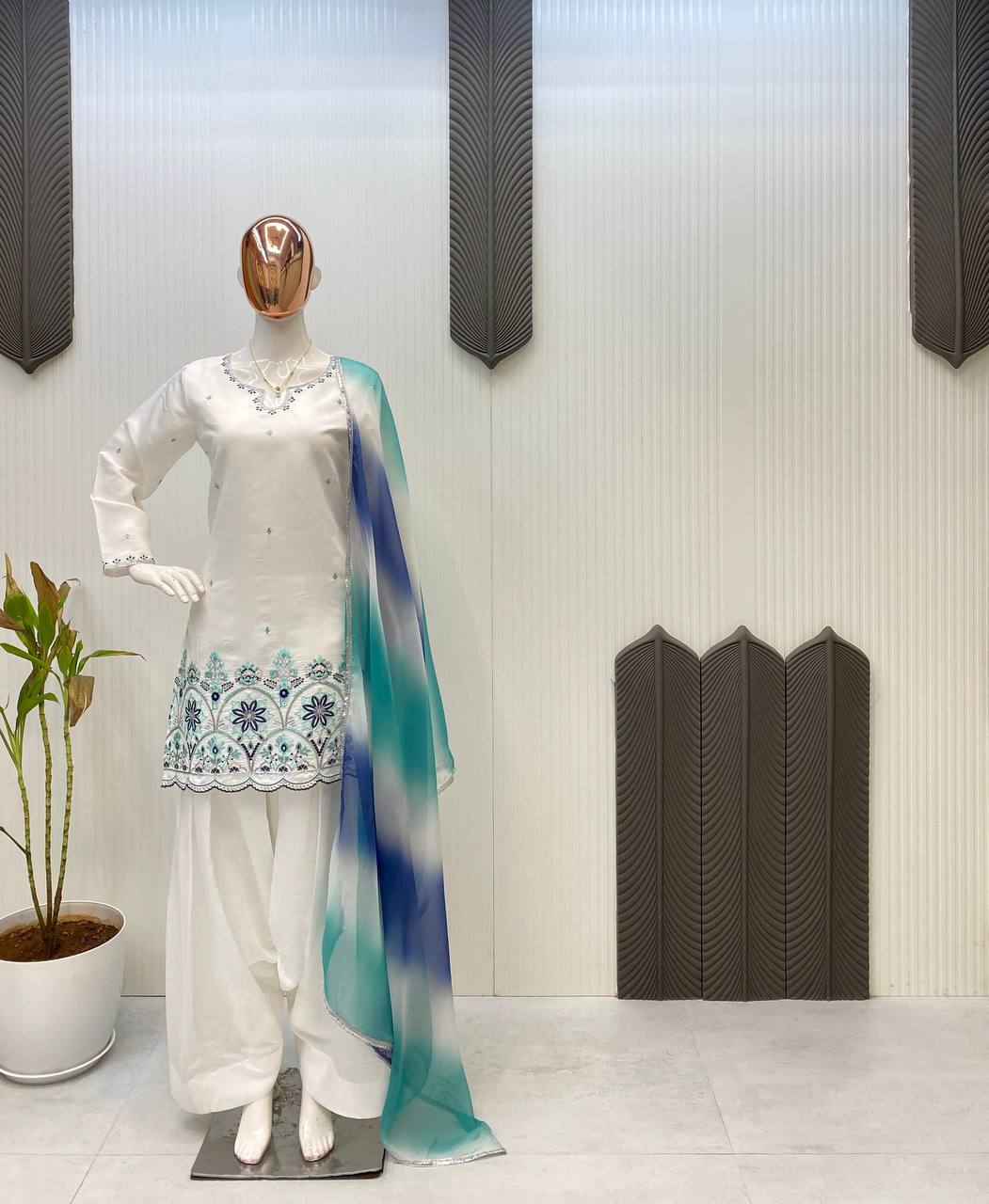 पार्टी वियर डिज़ाइनर टॉप और बॉटम दुपट्टे के साथ