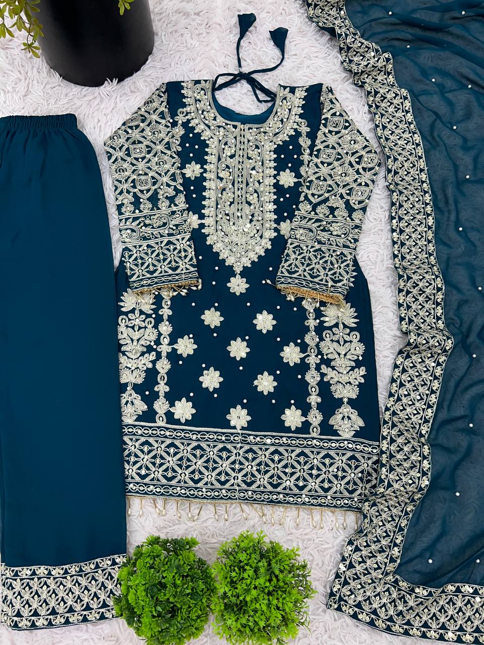 पार्टी वियर डिज़ाइनर माँ बेटी संयोजन डिज़ाइन