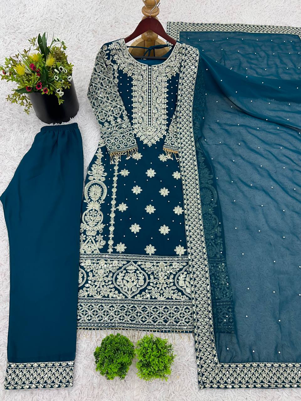 पार्टी वियर डिज़ाइनर माँ बेटी संयोजन डिज़ाइन