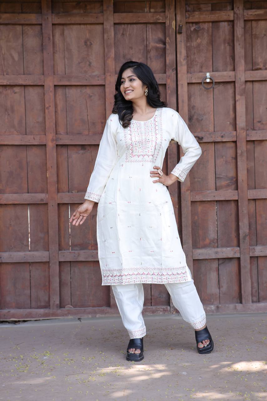 कढ़ाई के काम के साथ पार्टी वियर सुंदर टॉप और बॉटम