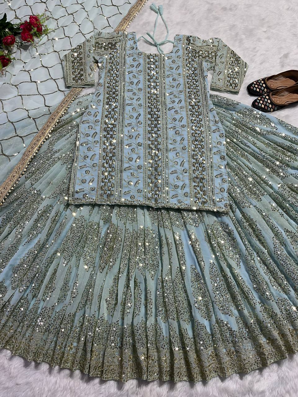 डिज़ाइनर पार्टी वियर टॉप लहंगा और दुपट्टा फैंसी बॉर्डर वर्क के साथ