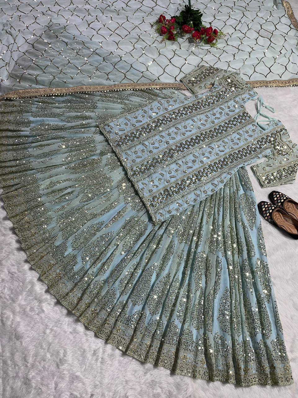 डिज़ाइनर पार्टी वियर टॉप लहंगा और दुपट्टा फैंसी बॉर्डर वर्क के साथ