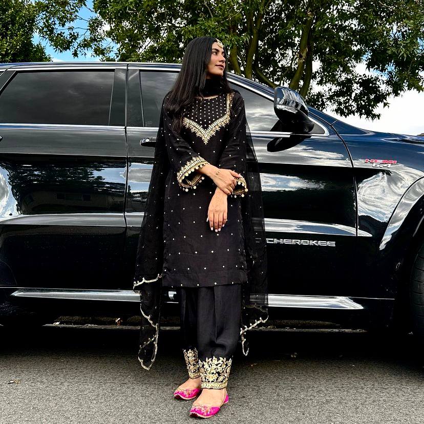 पार्टी वियर लुक डिज़ाइनर टॉप और बॉटम दुपट्टे के साथ